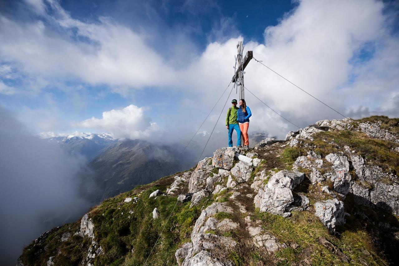 Zum Stubaier Gletscher - Wiesen * Telfes im Stubai